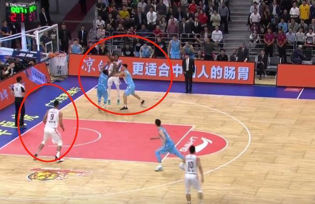  波鸿主场遭遇争议判罚，憾负对手痛失好局